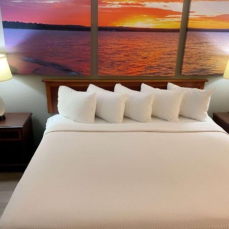 Days Inn & Suites By Wyndham Stevens Point Exteriér fotografie