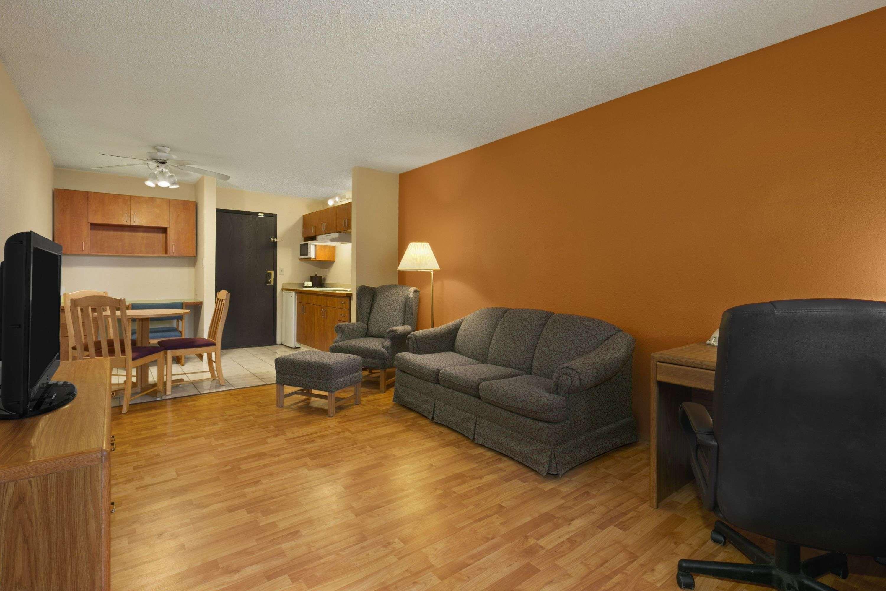 Days Inn & Suites By Wyndham Stevens Point Exteriér fotografie