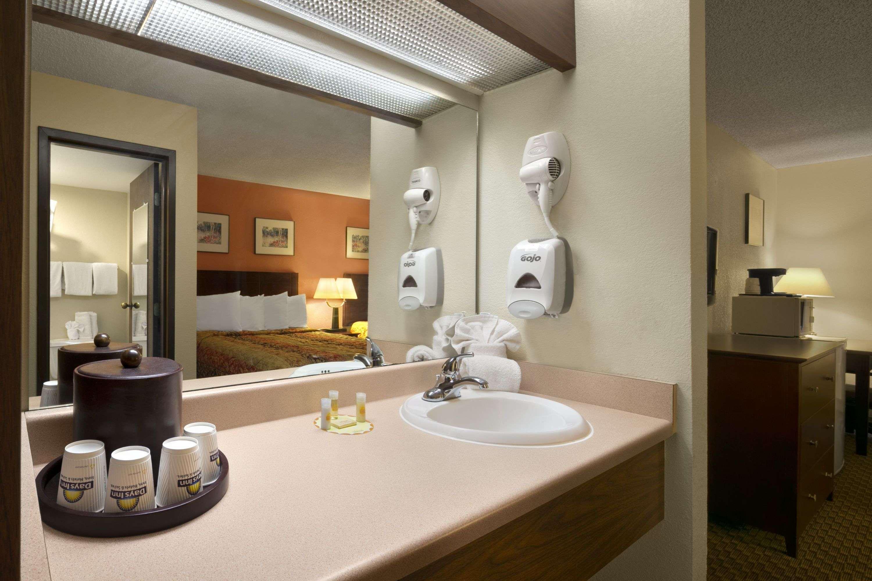 Days Inn & Suites By Wyndham Stevens Point Exteriér fotografie
