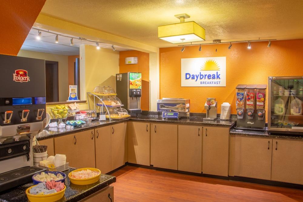 Days Inn & Suites By Wyndham Stevens Point Exteriér fotografie