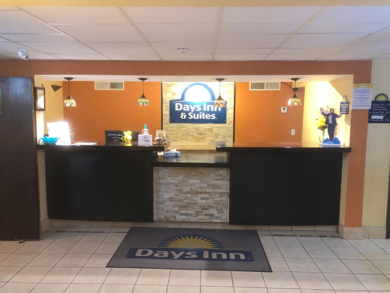 Days Inn & Suites By Wyndham Stevens Point Exteriér fotografie