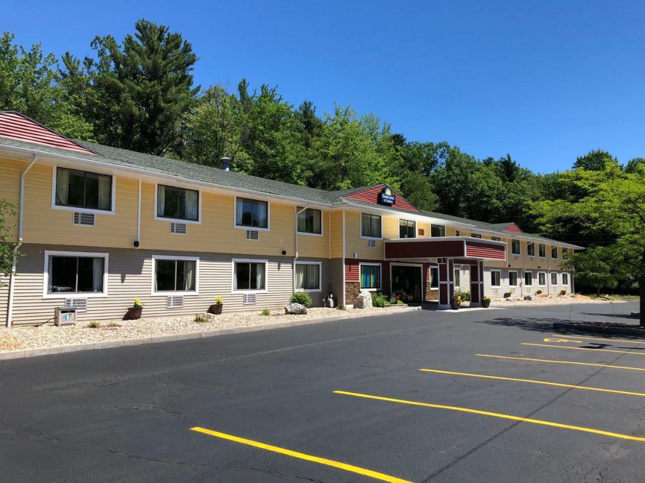 Days Inn & Suites By Wyndham Stevens Point Exteriér fotografie
